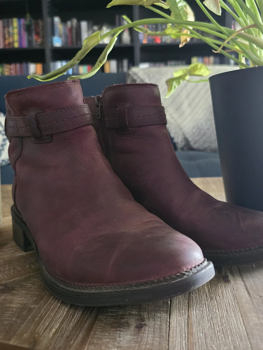 Clarks Maye Ease Burgundy Leather Ankle Boots - Size 8.5
